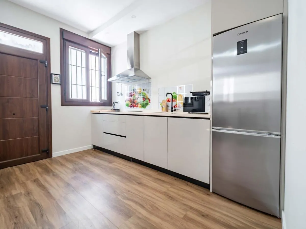 2 Bedrooms 2 Bathrooms - Triana- Seville 0*,